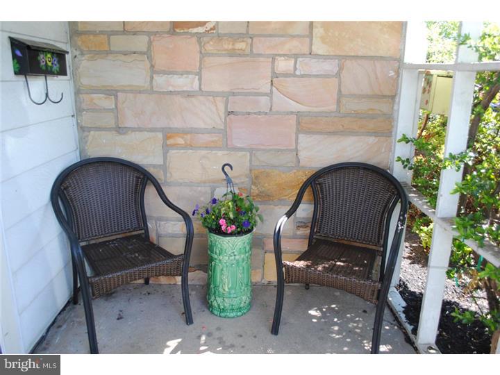 33 Hamlet Road Levittown, PA 19056 - Photo 2 of 15 Porch