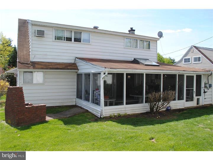 33 Hamlet Road Levittown, PA 19056 - Photo 13 of 15 Exterior Back
