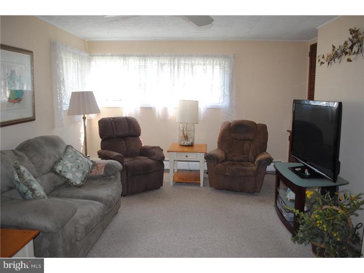 33 Hamlet Road Levittown, PA 19056 - Photo 4 of 15 Living Room