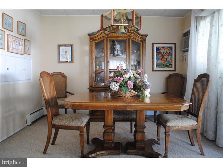 33 Hamlet Road Levittown, PA 19056 - Photo 5 of 15 Dining Room