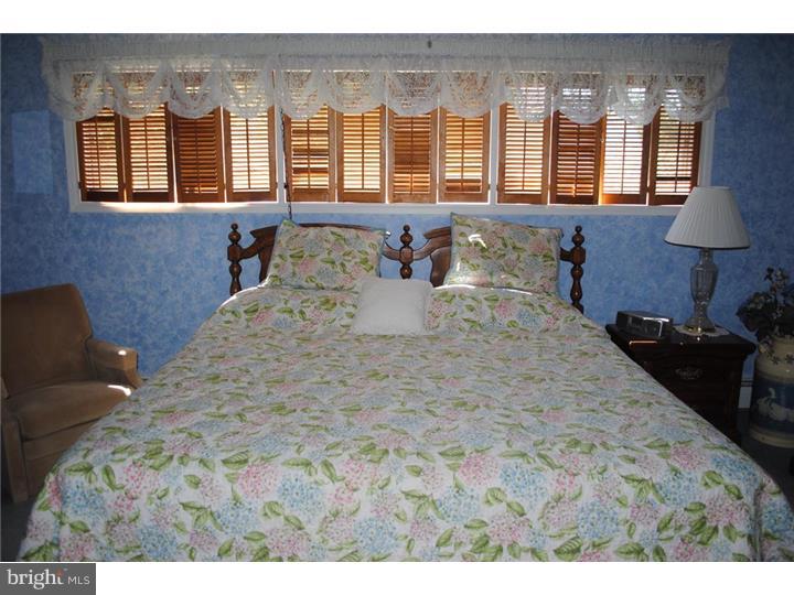 33 Hamlet Road Levittown, PA 19056 - Photo 7 of 15 Bedroom - Main
