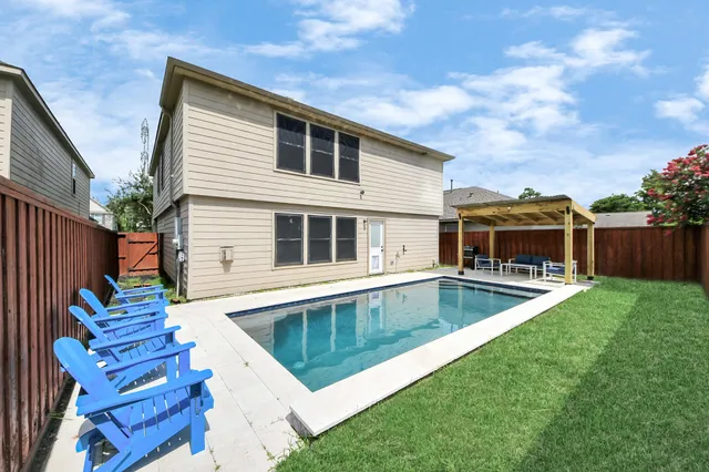 a view of a house with backyard porch and furniture