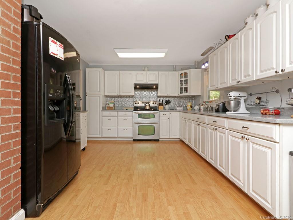 269 Allison Road Brevard, NC 28712 - Photo 20 of 34 Gallery Image 20