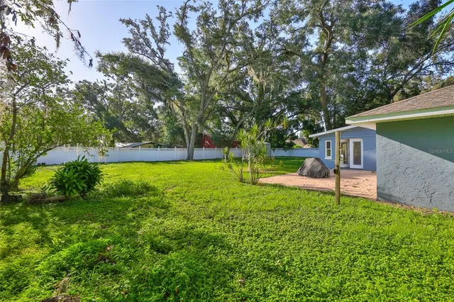 a view of a house with a backyard