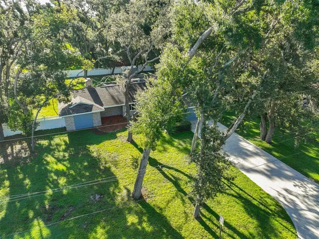 a view of an outdoor space