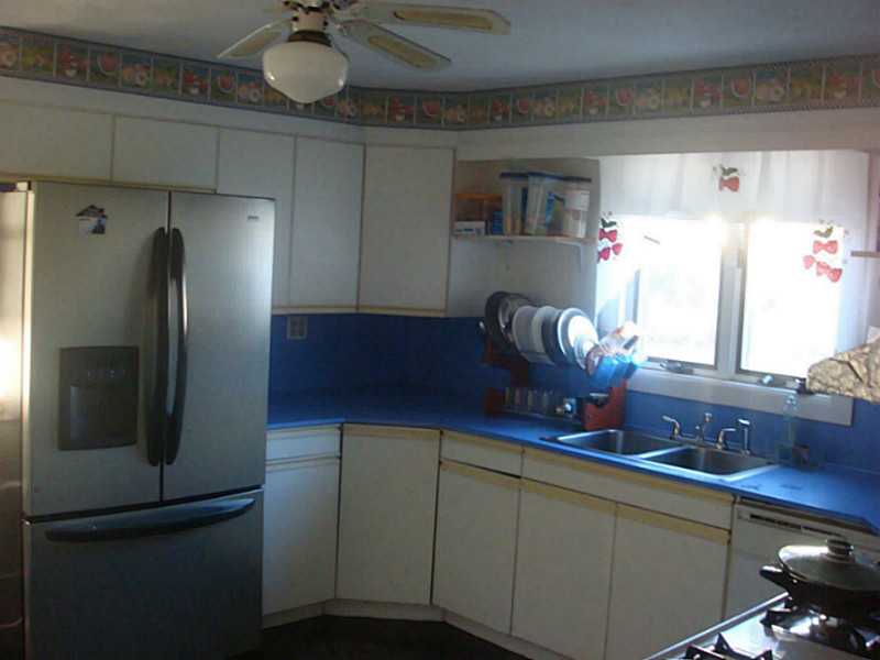 65 Fairfield Road Cranston, RI 02910 - Photo 8 of 20 Kitchen.