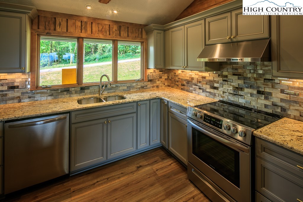 2039 Hickory Boone, NC 28607 - Photo 6 of 38 Gallery Image 6