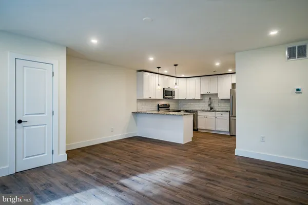 $2,195 | 21 Gay Street, Unit 302, Phoenixville, PA 19460