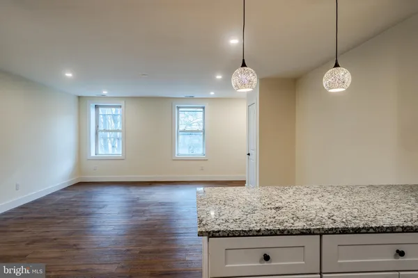 $2,195 | 21 Gay Street, Unit 302, Phoenixville, PA 19460