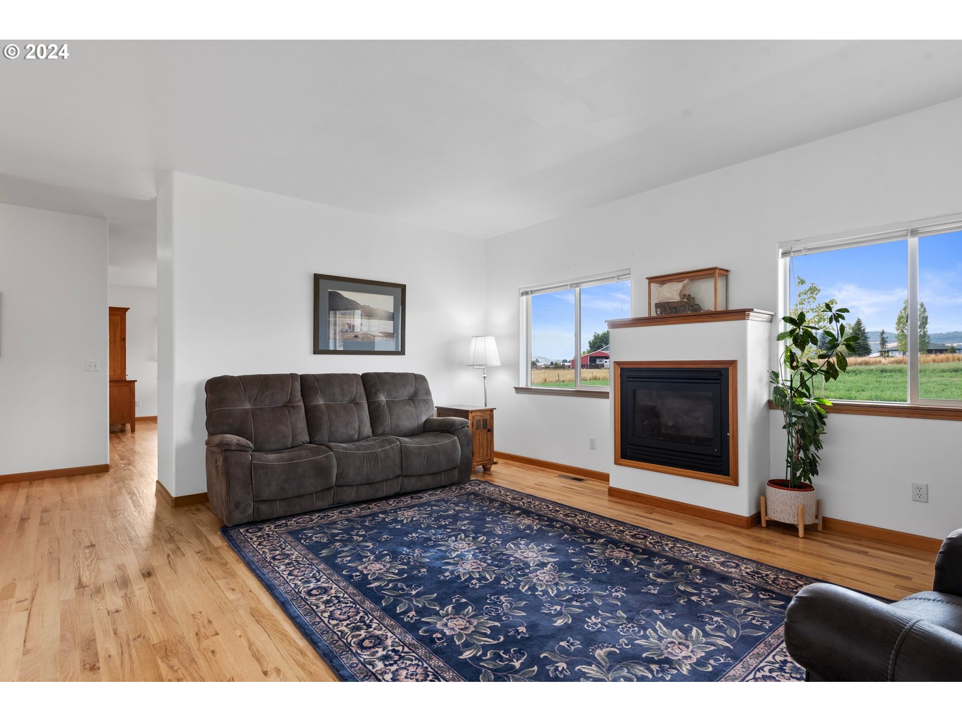 70795 Palmer Junction Road Elgin, OR 97827 - Photo 7 of 46 Living Room