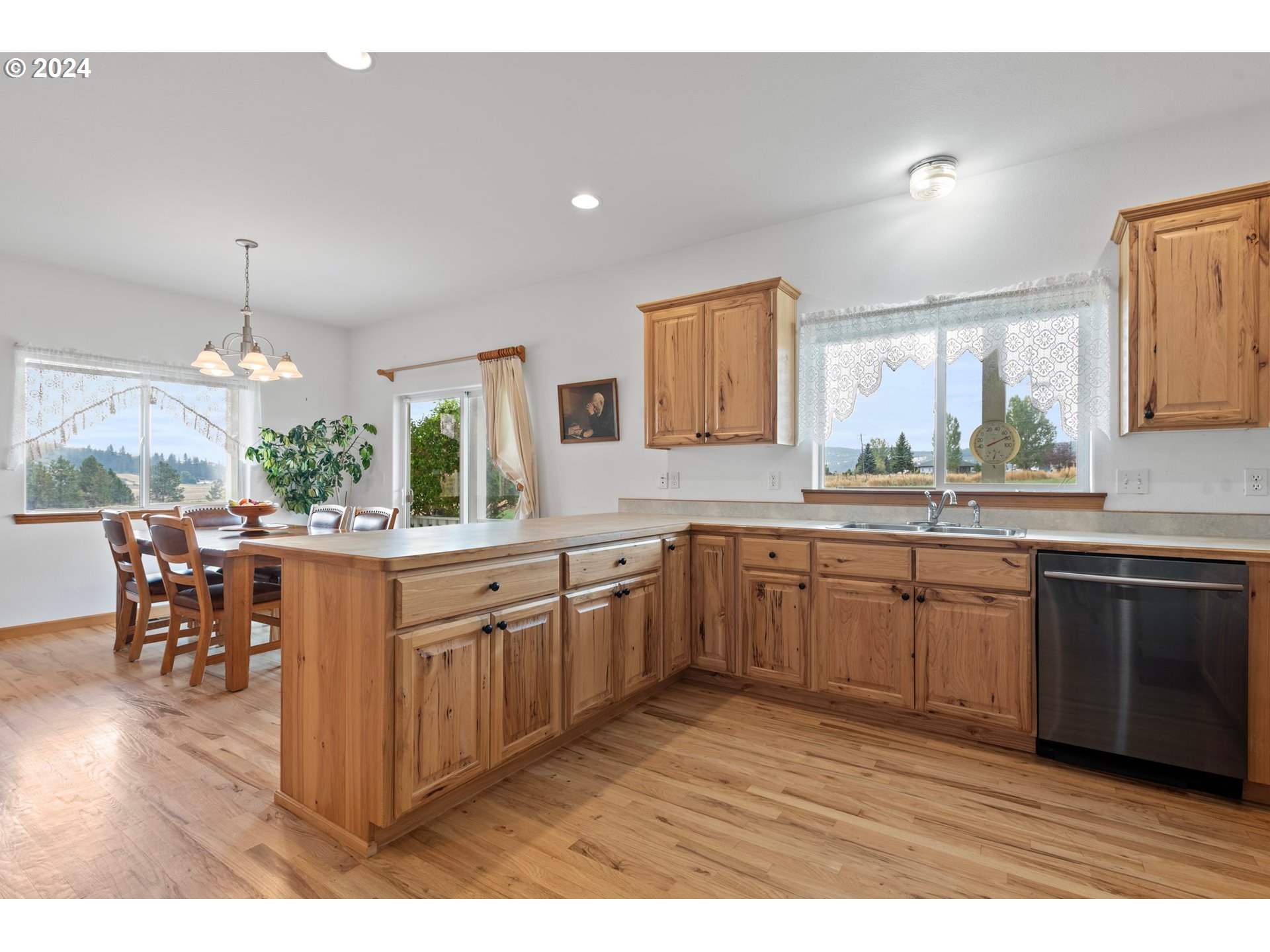 70795 Palmer Junction Road Elgin, OR 97827 - Photo 8 of 46 Kitchen/Dining Room