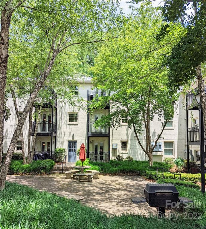 4915 Park Road, Unit C Charlotte, NC 28209 - Photo 19 of 22 a view of a volley ball court