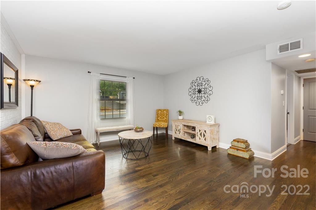 4915 Park Road, Unit C Charlotte, NC 28209 - Photo 8 of 22 a living room with furniture