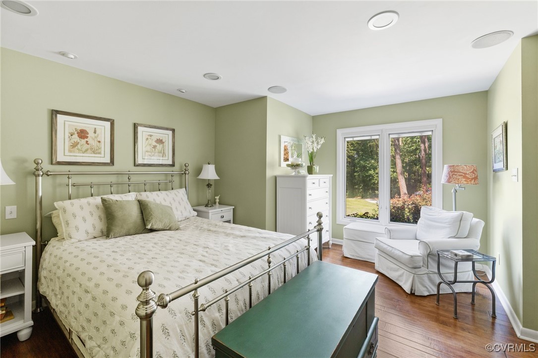 281 Echo Meadows Road Rockville, VA 23146 - Photo 16 of 50 a living room with a bed and a table