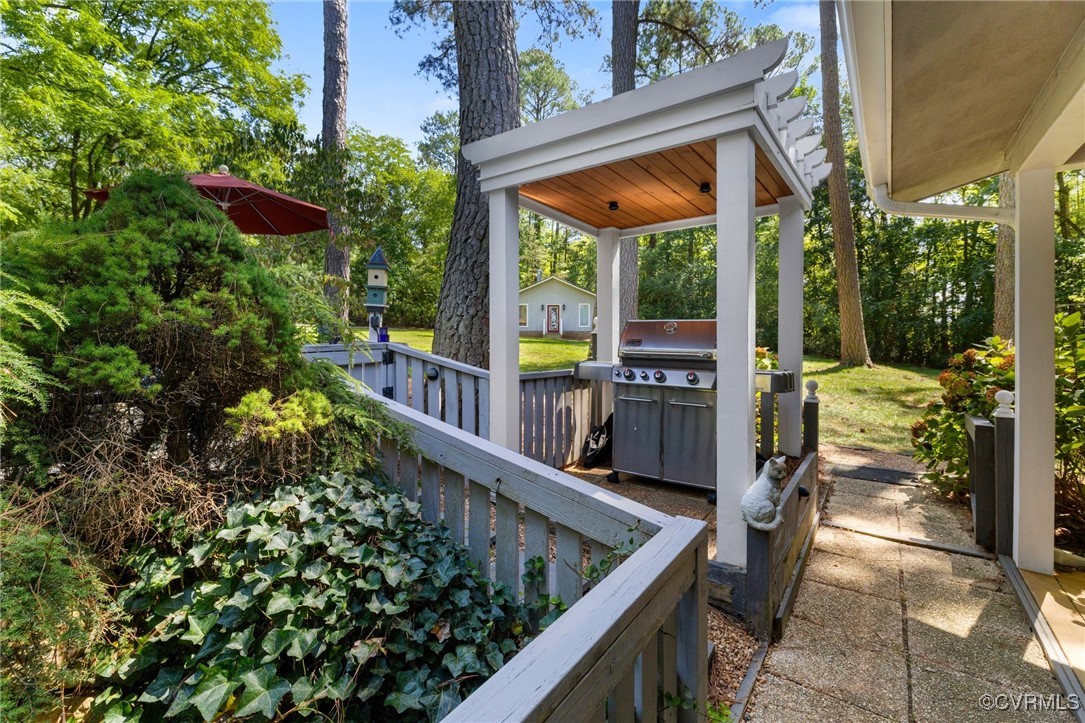 281 Echo Meadows Road Rockville, VA 23146 - Photo 27 of 50 a view of a balcony with chairs