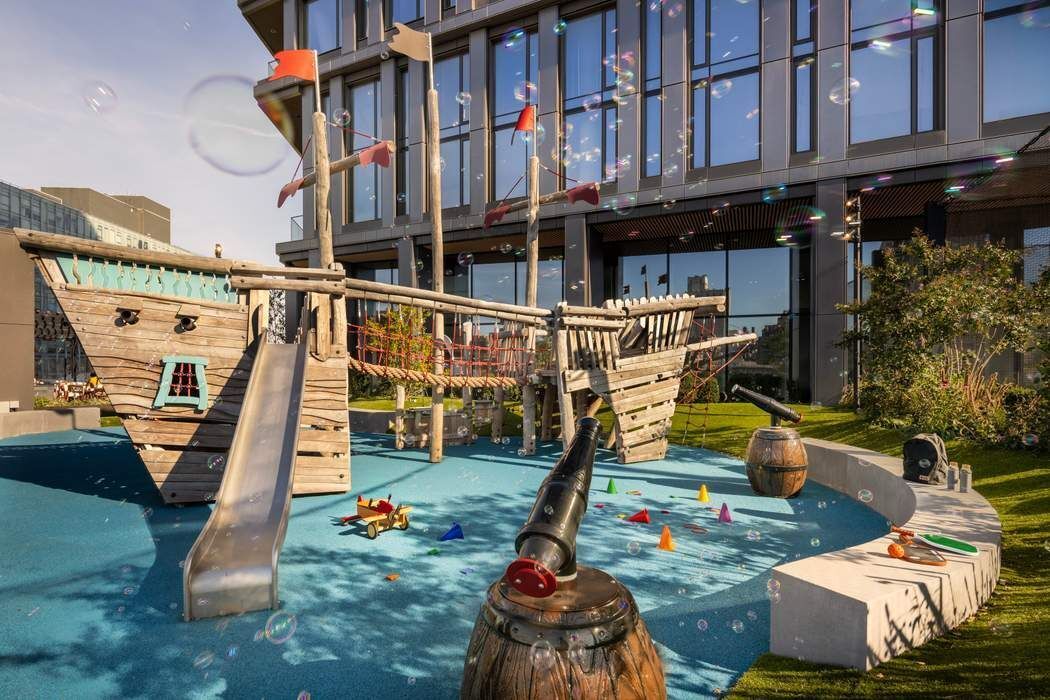 30 Front Street, Unit PHB Brooklyn, NY 11201 - Photo 34 of 42 a view of a house with a park