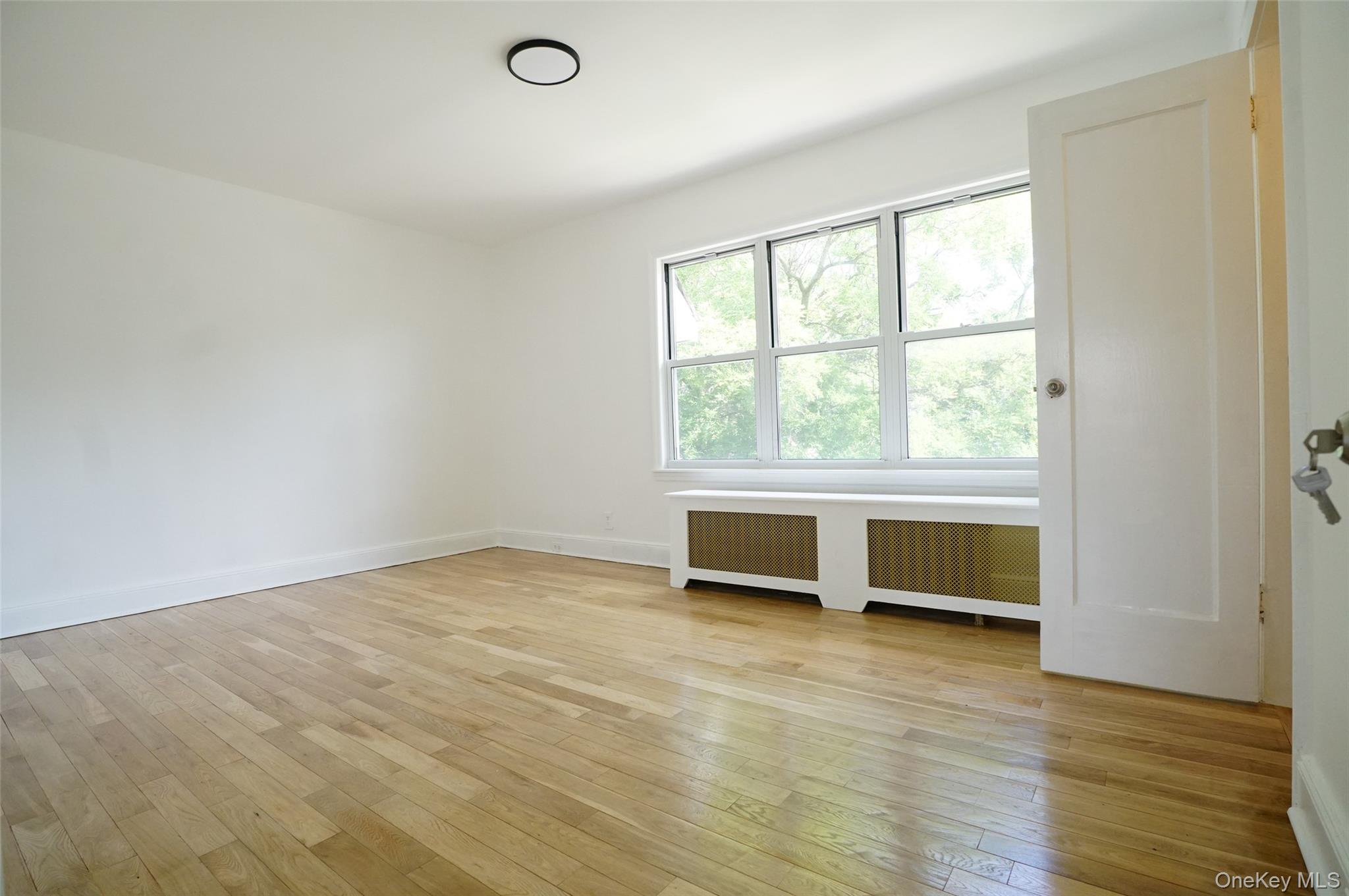 160-11 84th Road Queens, NY 11432 - Photo 7 of 25 2nd Floor Living Room