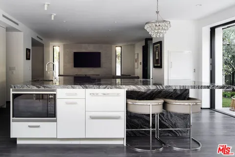 $10,599,999 | 810 North Orlando Avenue, West Hollywood, CA 90069