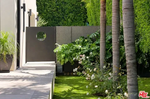 $10,599,999 | 810 North Orlando Avenue, West Hollywood, CA 90069