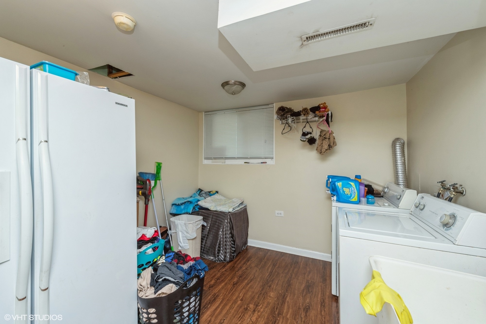 18524 West Geier Road Gurnee, IL 60031 - Photo 8 of 10 a room with furniture and a wooden floor