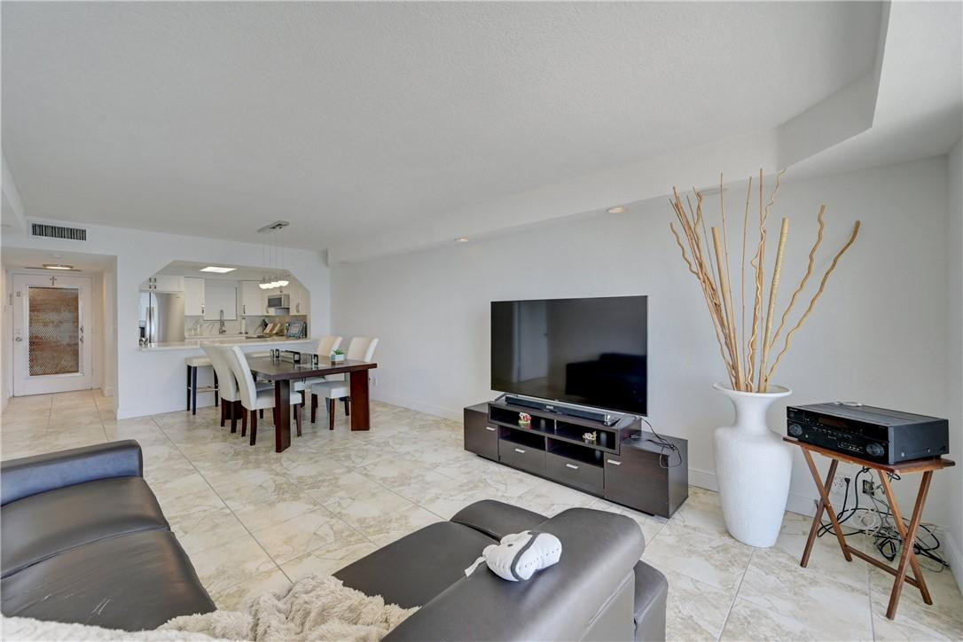 400 North Surf Road, Unit 602 Hollywood, FL 33019 - Photo 4 of 20 Photo 4