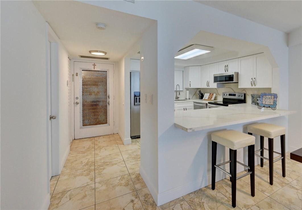 400 North Surf Road, Unit 602 Hollywood, FL 33019 - Photo 6 of 20 Photo 6