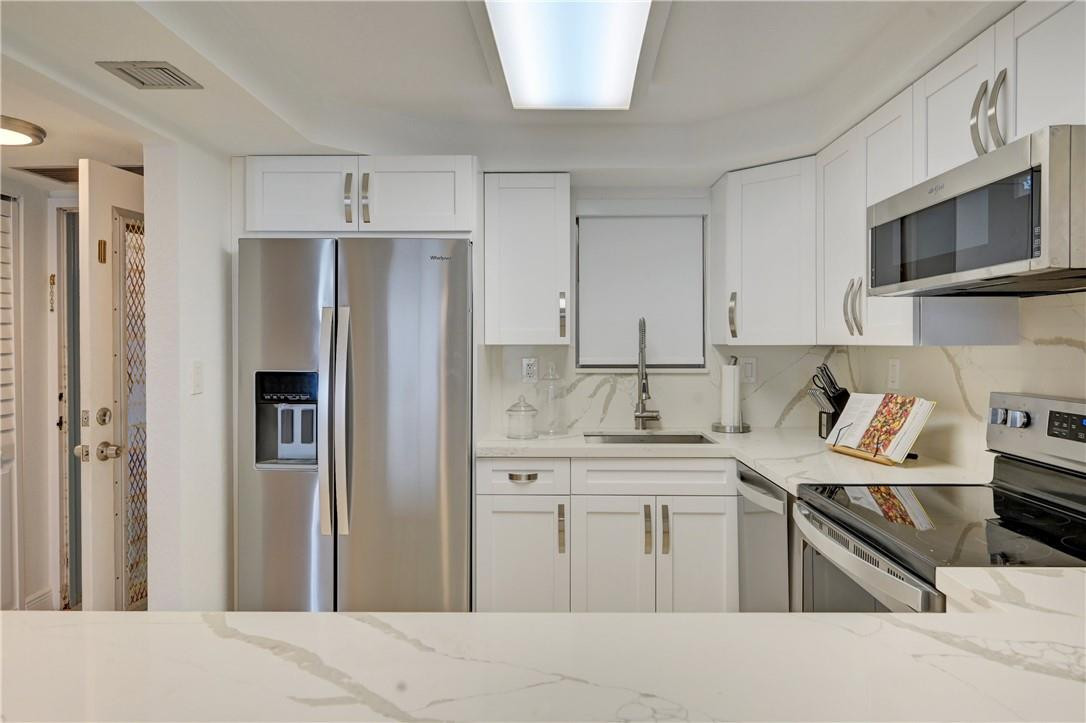 400 North Surf Road, Unit 602 Hollywood, FL 33019 - Photo 8 of 20 Photo 8
