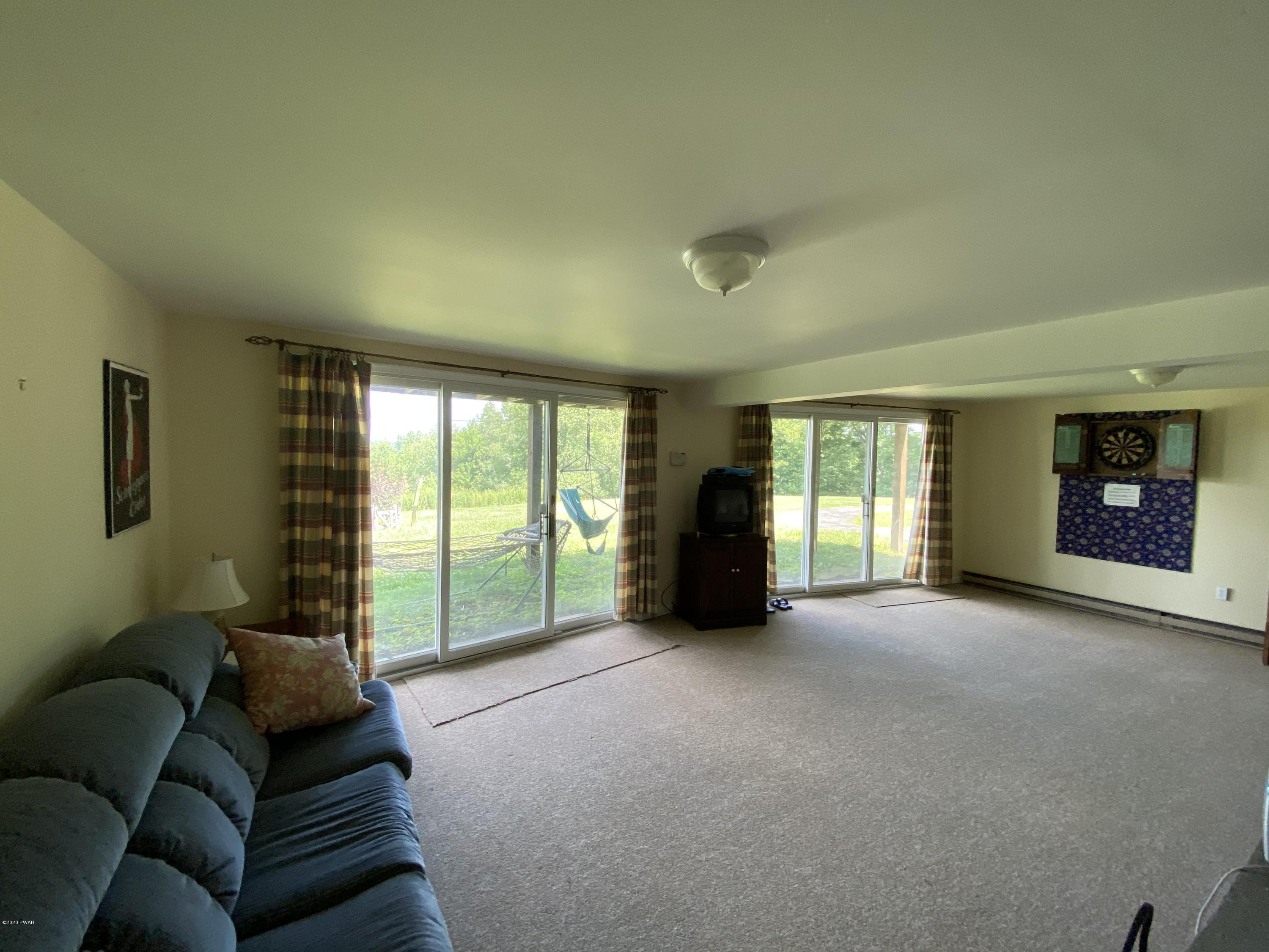 402 Galilee Road Damascus, PA 18415 - Photo 13 of 25 Family Room