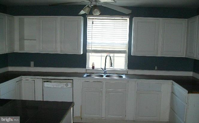 8214 Watersedge Road Baltimore, MD 21222 - Photo 3 of 14 Kitchen