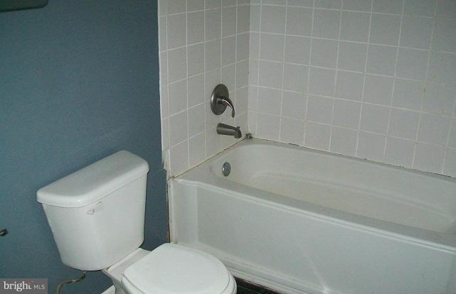 8214 Watersedge Road Baltimore, MD 21222 - Photo 5 of 14 Bath