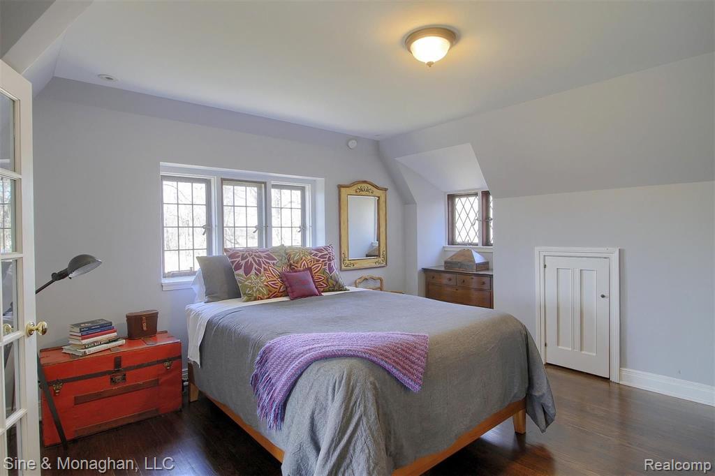 1017 Lake Shore Road Grosse Pointe Shores, MI 48236 - Photo 33 of 55