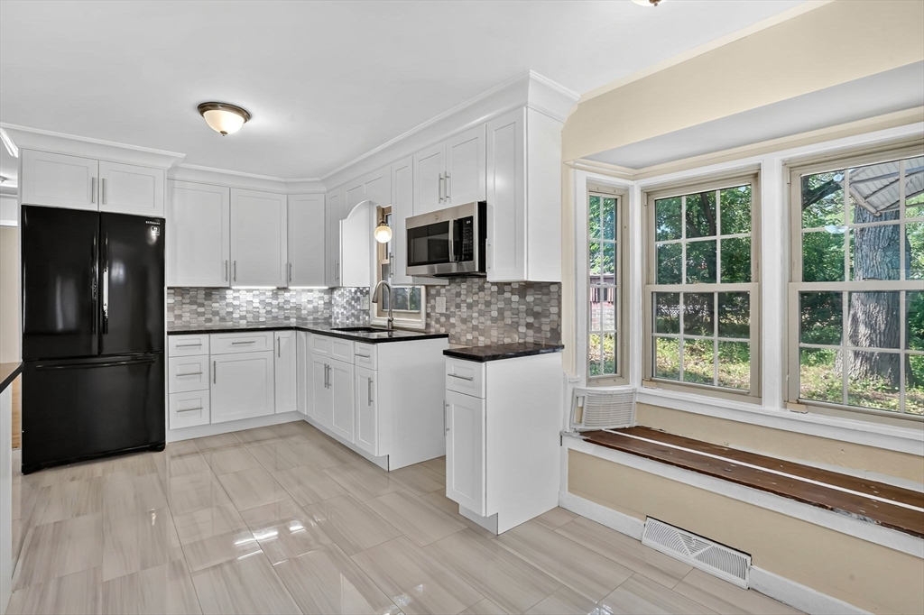 11 West Canton Circle Springfield, MA 01104 - Photo 12 of 36 Gallery Image 12