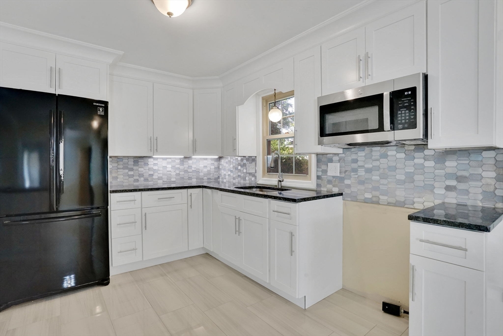 11 West Canton Circle Springfield, MA 01104 - Photo 13 of 36 Gallery Image 13