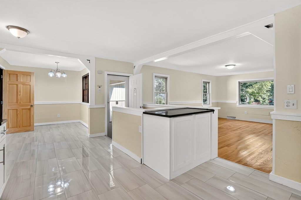 11 West Canton Circle Springfield, MA 01104 - Photo 15 of 36 Gallery Image 15