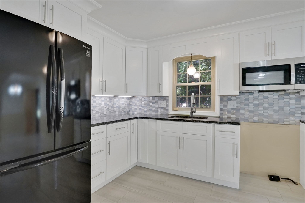 11 West Canton Circle Springfield, MA 01104 - Photo 17 of 36 Gallery Image 17