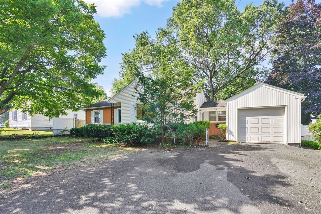 11 West Canton Circle Springfield, MA 01104 - Photo 2 of 36 Gallery Image 2