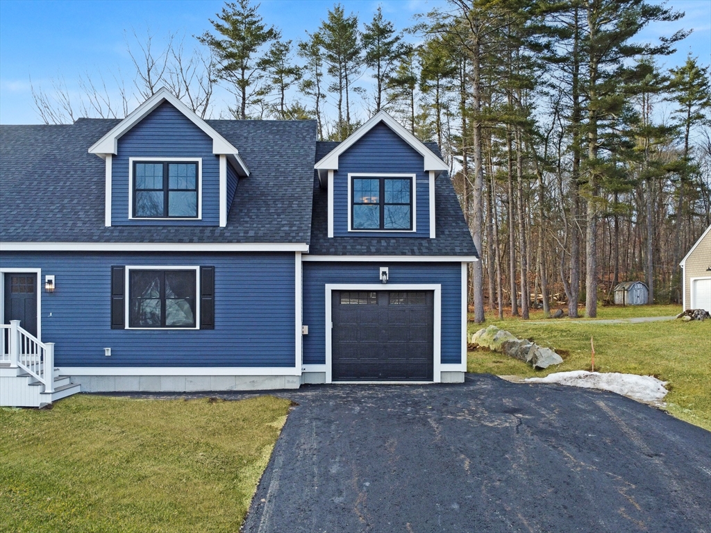 13 Main Street, Unit 13 Newbury, MA 01922 - Photo 2 of 36 a front view of a house with garden