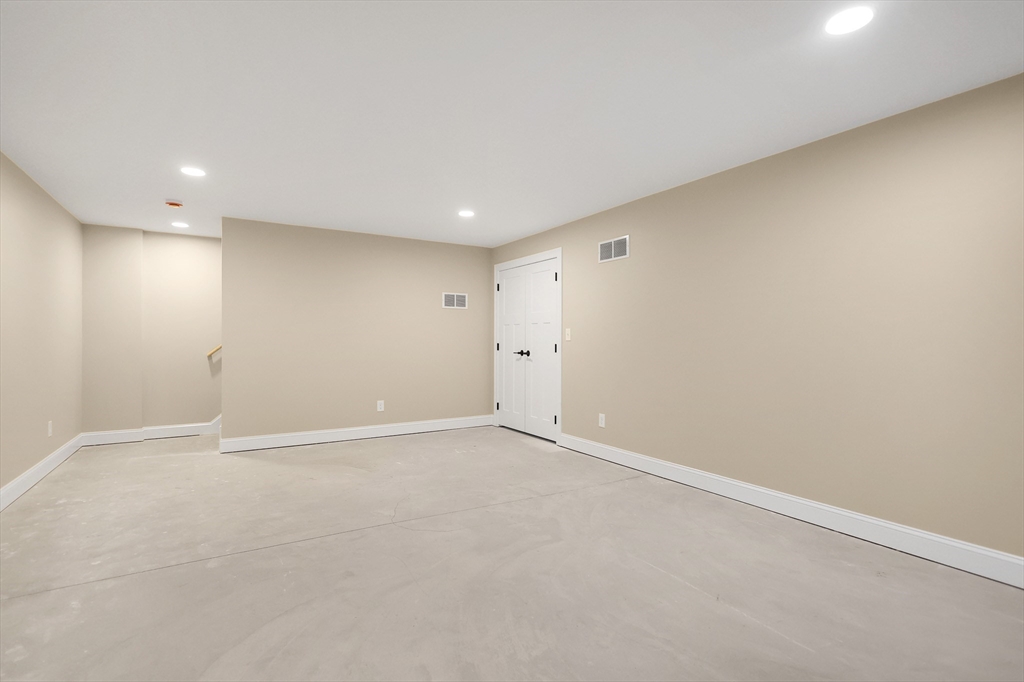 13 Main Street, Unit 13 Newbury, MA 01922 - Photo 26 of 36 a view of an empty room