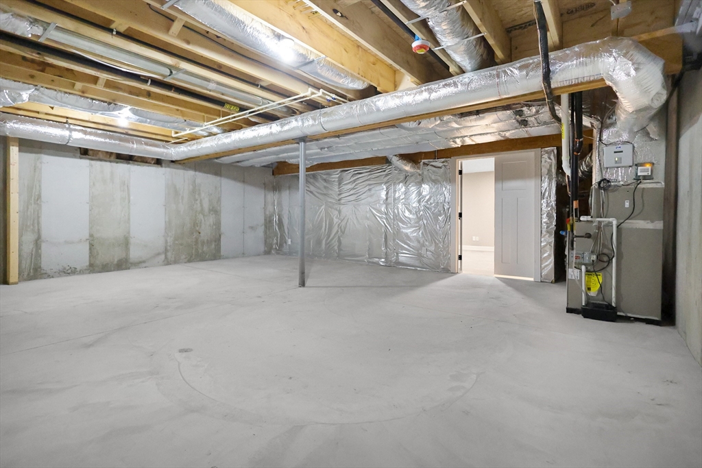 13 Main Street, Unit 13 Newbury, MA 01922 - Photo 28 of 36 a view of an empty room