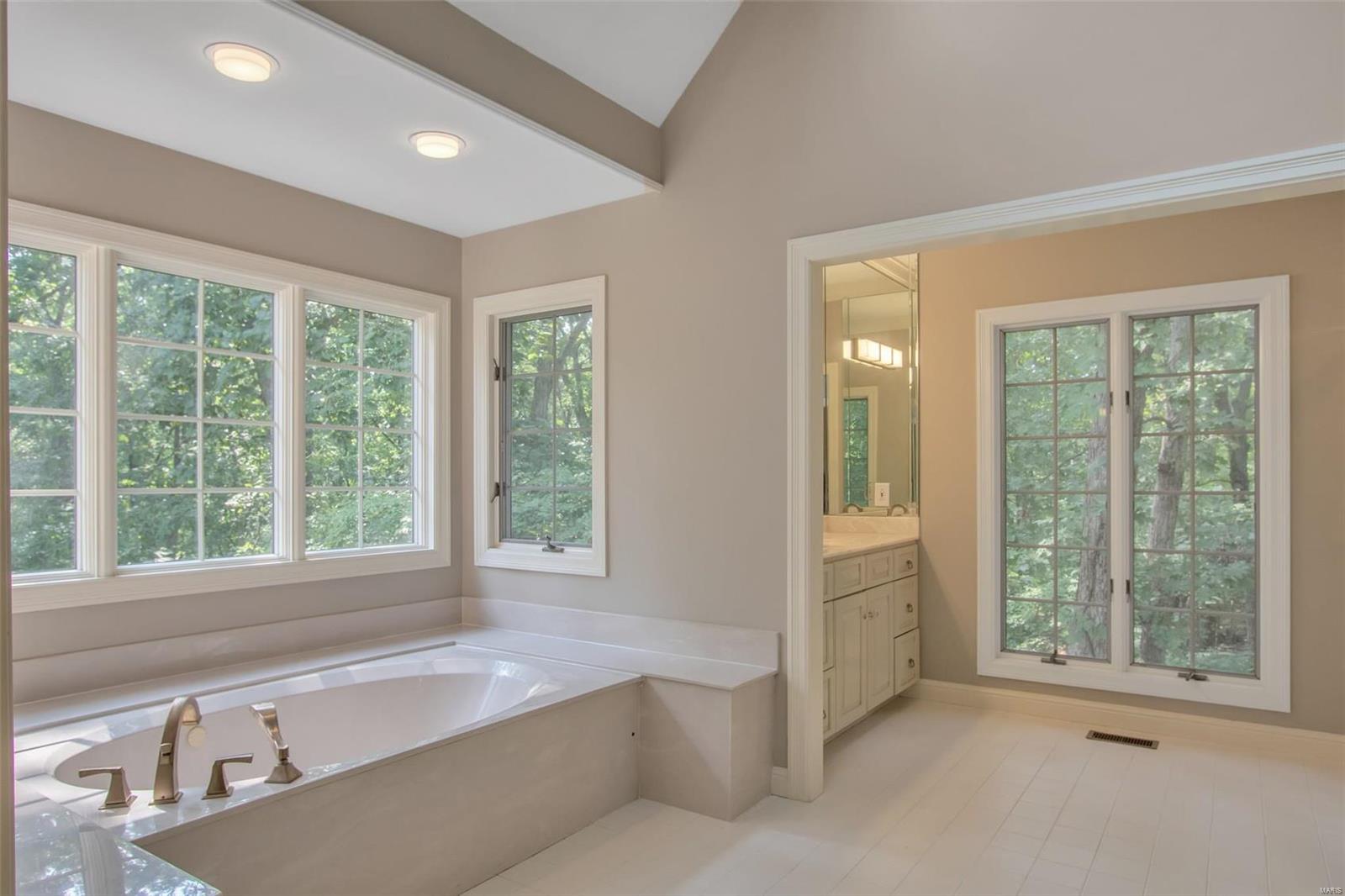 1507 Pacland Ridge Court Chesterfield, MO 63005 - Photo 6 of 32 Gallery Image 6
