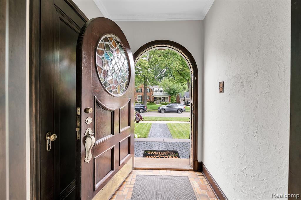 117 Moran Road Grosse Pointe Farms, MI 48236 - Photo 3 of 31
