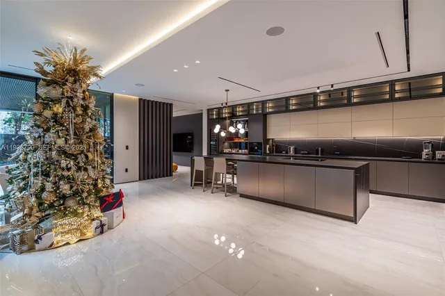 $4,275,000 | 10540 Northwest 67th Terrace, Doral, FL 33178