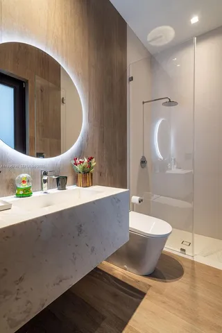 $4,275,000 | 10540 Northwest 67th Terrace, Doral, FL 33178