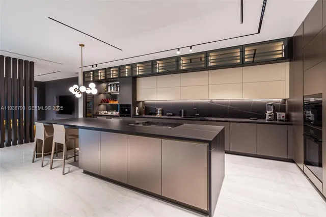 $4,275,000 | 10540 Northwest 67th Terrace, Doral, FL 33178