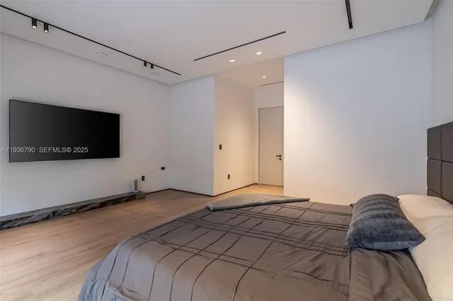 $4,275,000 | 10540 Northwest 67th Terrace, Doral, FL 33178