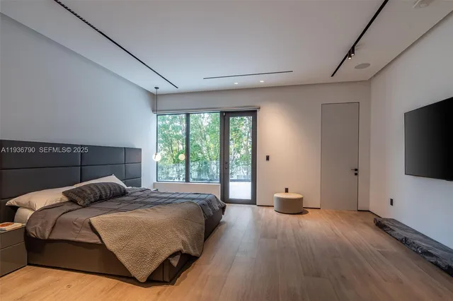 $4,275,000 | 10540 Northwest 67th Terrace, Doral, FL 33178