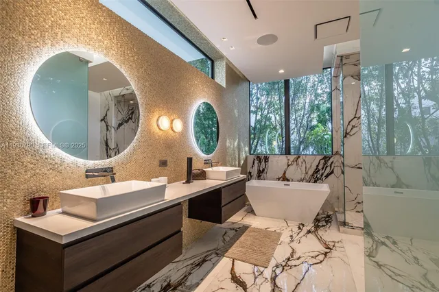 $4,275,000 | 10540 Northwest 67th Terrace, Doral, FL 33178