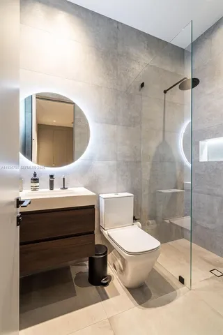 $4,275,000 | 10540 Northwest 67th Terrace, Doral, FL 33178