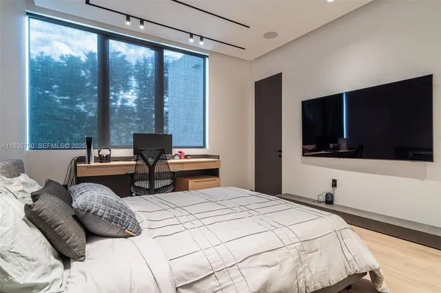 $4,275,000 | 10540 Northwest 67th Terrace, Doral, FL 33178