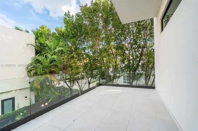 $4,275,000 | 10540 Northwest 67th Terrace, Doral, FL 33178
